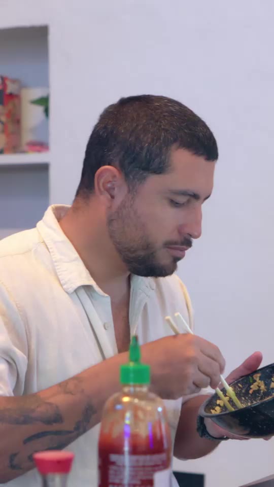 BluFin Poke: Contenido gastronómico en formato reel.