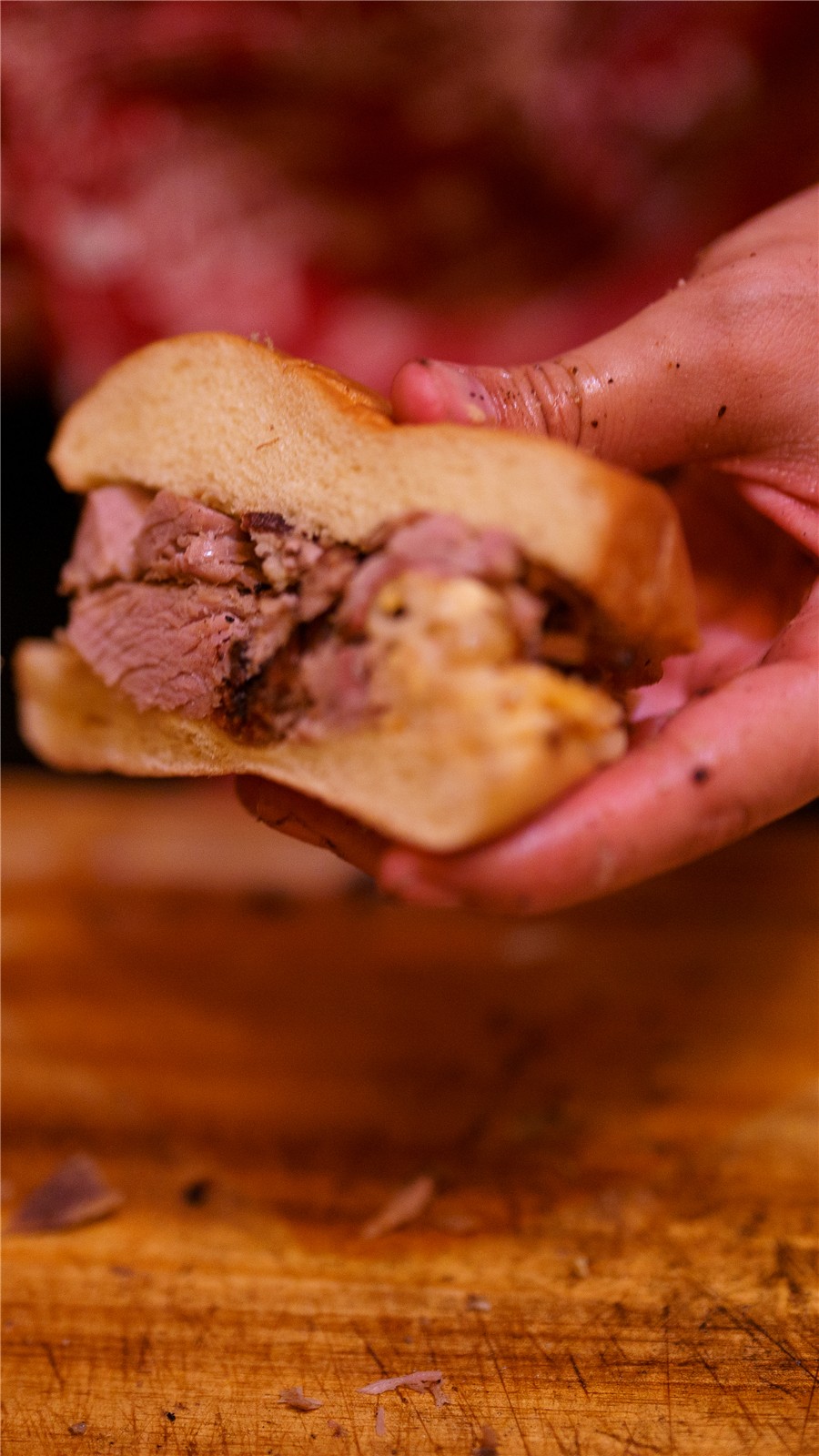 Don Juli Smokehouse: El proceso, las manos y el producto.